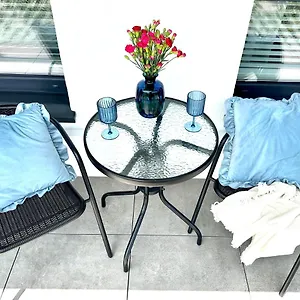 https://oli-stork-apartments-hubnera-1.warsawhotelspoland.com